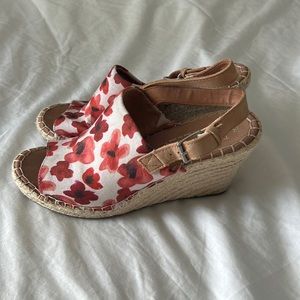 Toms Wedge Sandals Pink Floral Print - Size 8.5